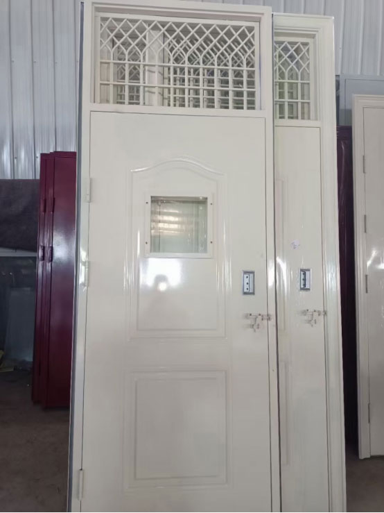 且末学校教室门