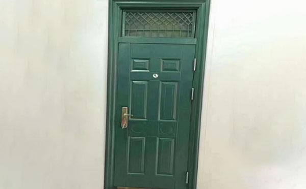 且末学校教室门