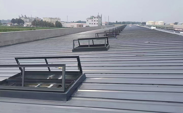 某中学室内体育馆且末排烟窗改造项目