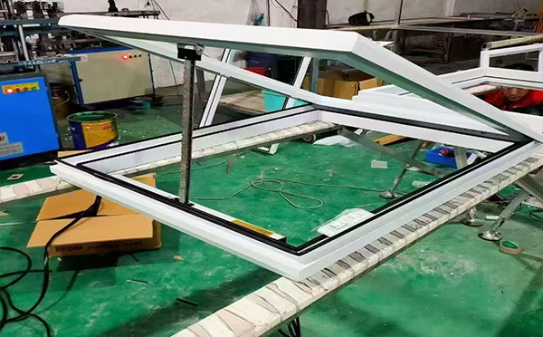 某地下车库出入口且末排烟窗配置工程