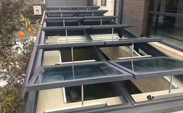 某轨道交通车辆维修车间且末排烟窗应用