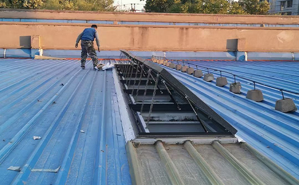 某区域性物流仓储中心且末排烟窗系统安装项目