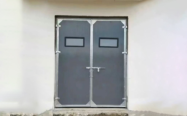 且末工业门在高温作业区域的运行表现