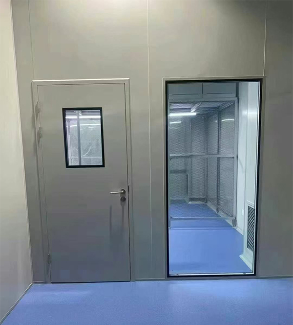 学校教学楼完成且末防火门标准化安装