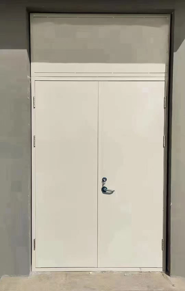 展览馆项目完成大跨度且末防火门安装